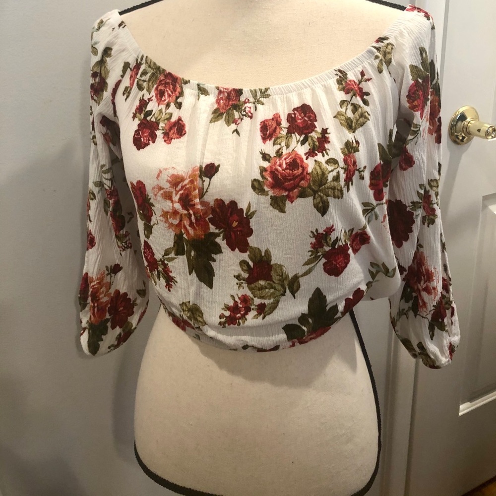 Women’s Ambiance Cropped Top size small